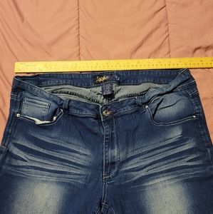 Size 18 Angel Capris